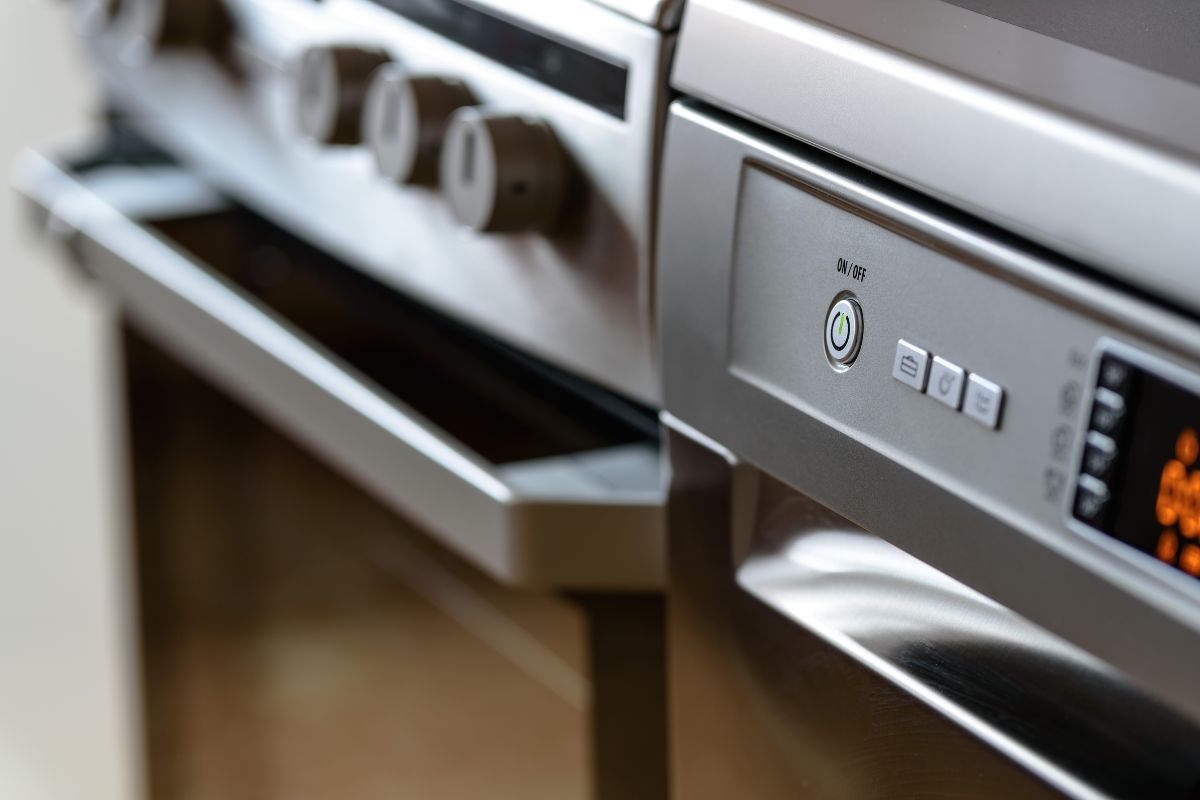 Shawly Oven Care provides professional Oven & Appliance Cleaning Across Warwickshire and the Midlands