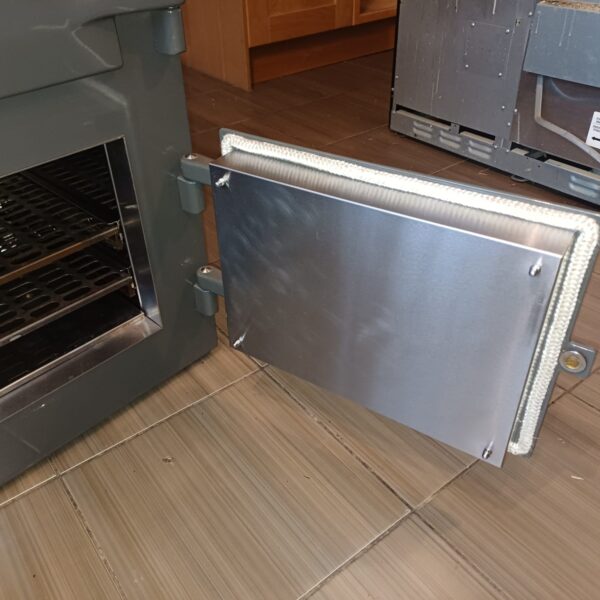 Full Everhot and AGA strip-down cleaning in Atherstone and Grendon. Parts tank dipped, grooves and corners deep cleaned with care and precision.