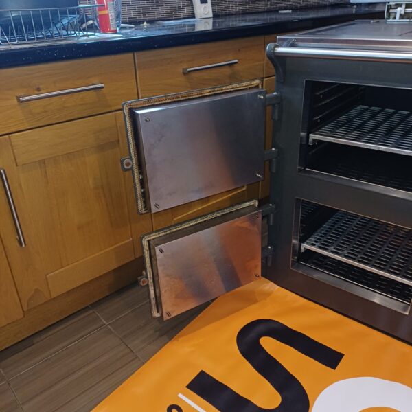 Full Everhot and AGA strip-down cleaning in Atherstone and Grendon. Parts tank dipped, grooves and corners deep cleaned with care and precision.