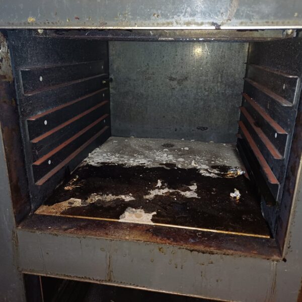 Full Everhot and AGA strip-down cleaning in Atherstone and Grendon. Parts tank dipped, grooves and corners deep cleaned with care and precision.