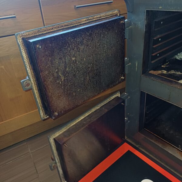 Full Everhot and AGA strip-down cleaning in Atherstone and Grendon. Parts tank dipped, grooves and corners deep cleaned with care and precision.