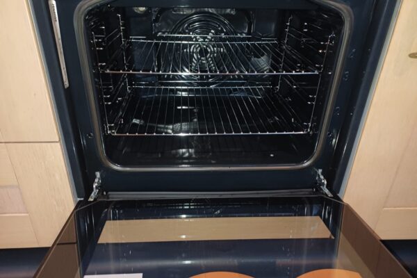 Hisense Oven Cleaning Nuneaton | Single Oven Full Strip-Down