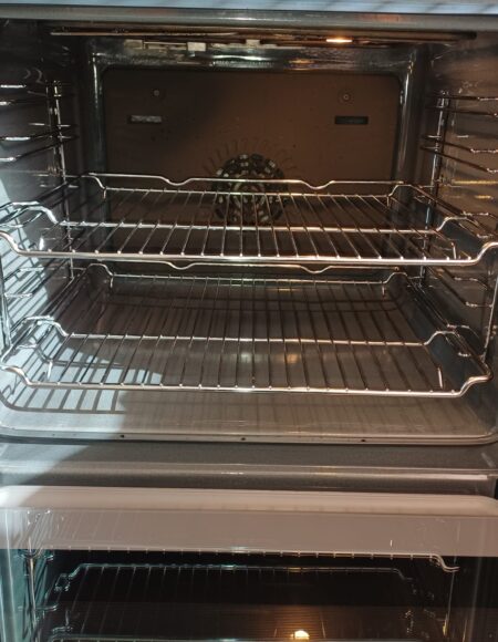 Professional Bosch single oven cleaning in Hinckley. Full strip-down, dip tank degrease, glass door dismantled and fan cleaned for an odour-free finish.